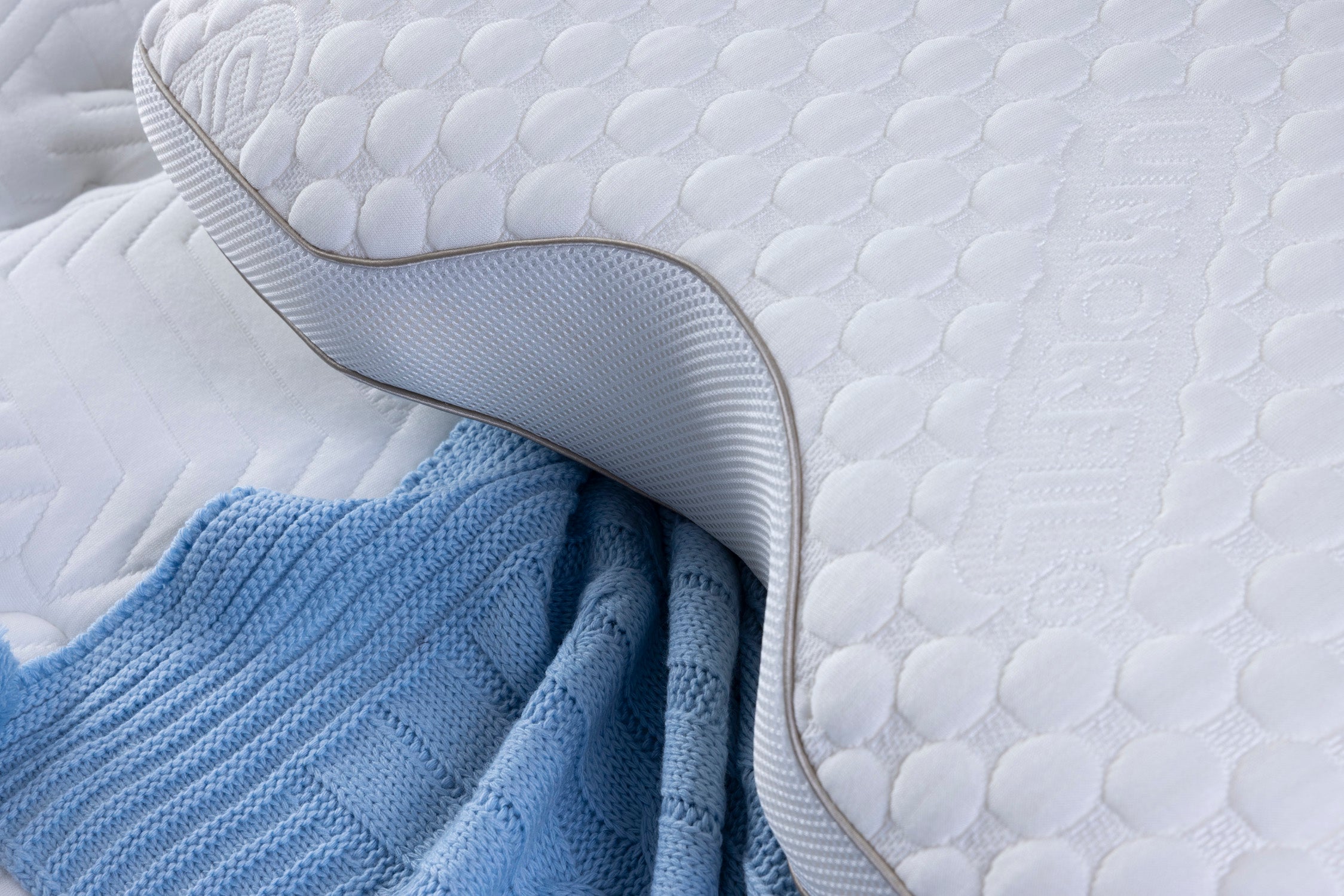 Colora Pillow