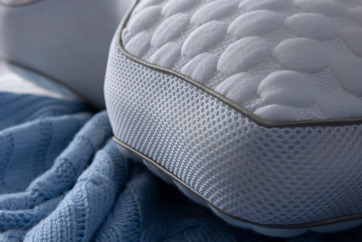 Colora Pillow